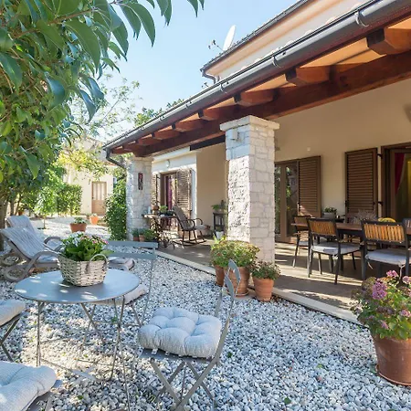 Malerische Mit Privatpool, Mediterranem Garten, Outdoor-kueche, Waschmaschine, Trockner
