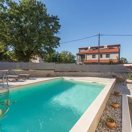 Malerische Mit Privatpool, Mediterranem Garten, Outdoor-kueche, Waschmaschine, Trockner Tatil Evi Višnjan