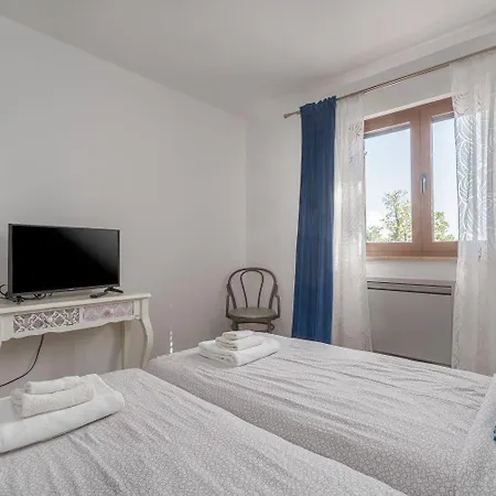 Malerische Mit Privatpool, Mediterranem Garten, Outdoor-kueche, Waschmaschine, Trockner * Višnjan