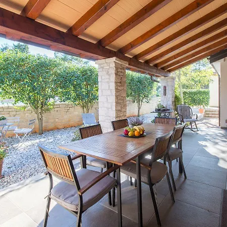 Tatil Evi Malerische Mit Privatpool, Mediterranem Garten, Outdoor-kueche, Waschmaschine, Trockner