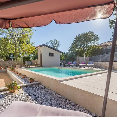 Malerische Mit Privatpool, Mediterranem Garten, Outdoor-kueche, Waschmaschine, Trockner Tatil Evi Višnjan