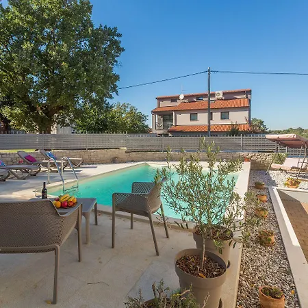 Malerische Mit Privatpool, Mediterranem Garten, Outdoor-kueche, Waschmaschine, Trockner * Višnjan