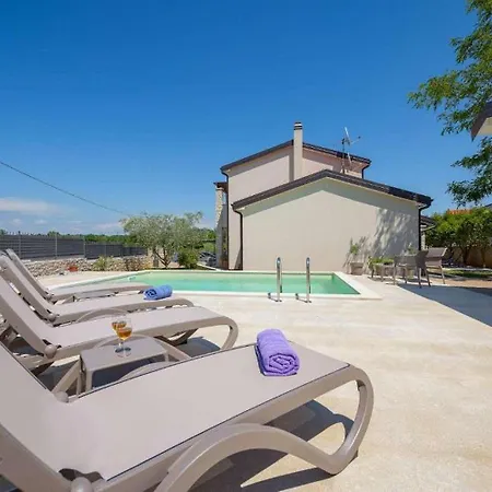 Malerische Mit Privatpool, Mediterranem Garten, Outdoor-kueche, Waschmaschine, Trockner Tatil Evi Višnjan