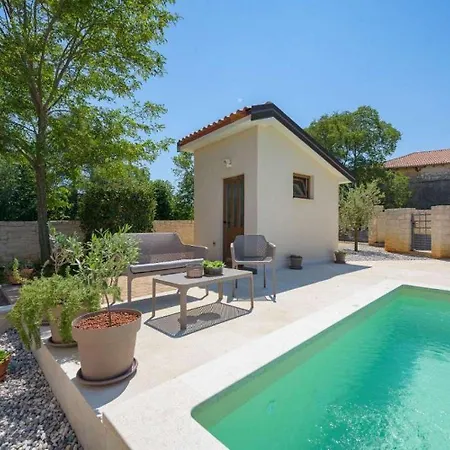 Tatil Evi Malerische Mit Privatpool, Mediterranem Garten, Outdoor-kueche, Waschmaschine, Trockner Višnjan