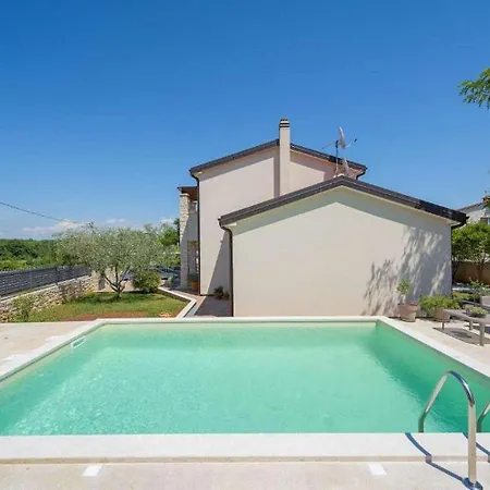 Tatil Evi Malerische Mit Privatpool, Mediterranem Garten, Outdoor-kueche, Waschmaschine, Trockner Višnjan