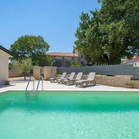 Tatil Evi Malerische Mit Privatpool, Mediterranem Garten, Outdoor-kueche, Waschmaschine, Trockner